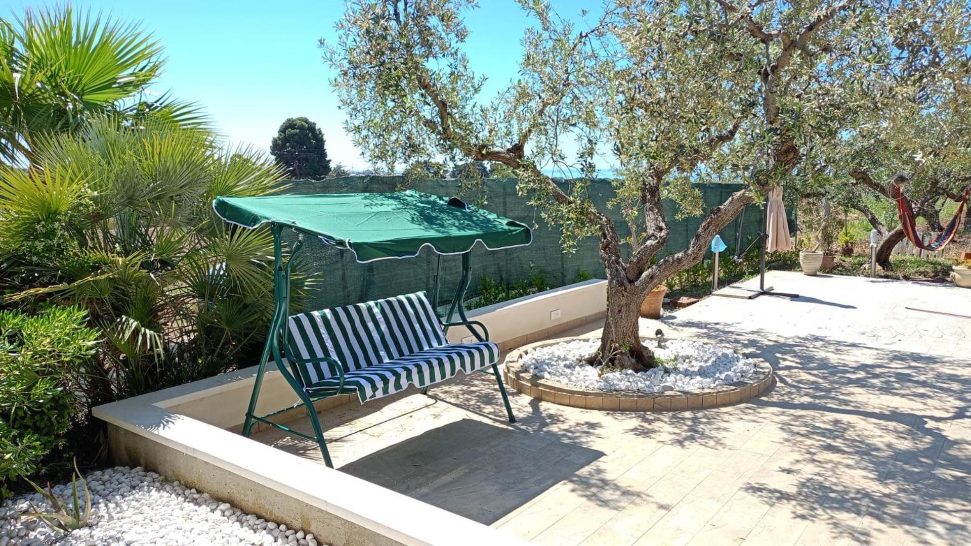 La Casetta Degli Ulivi Con Piscina メンフィ エクステリア 写真
